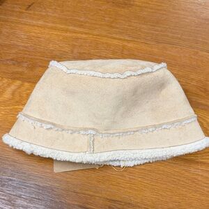 GAP Beige Shearling-Trim Bucket Hat